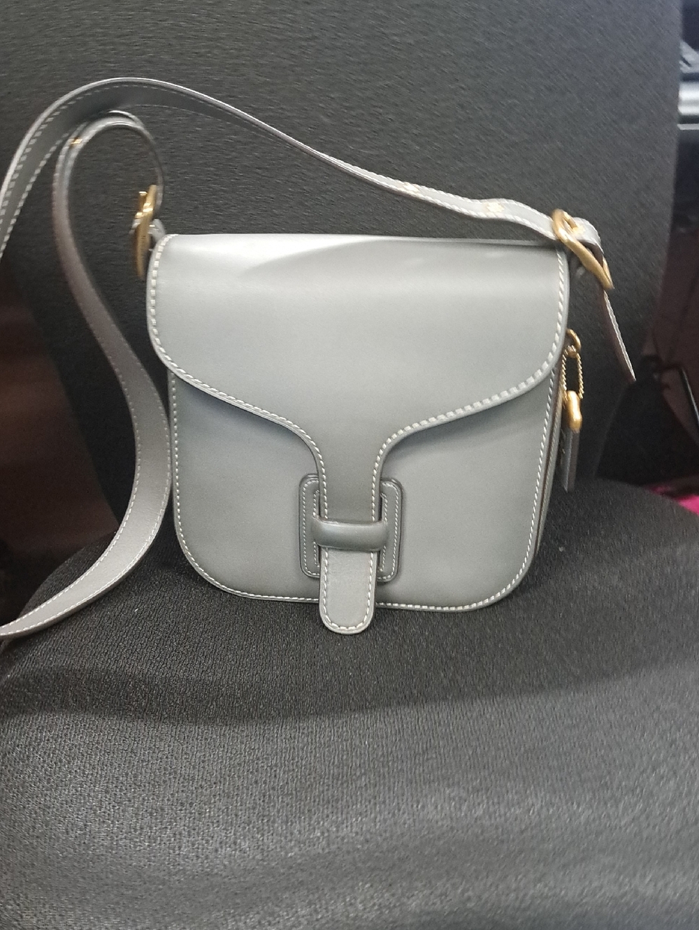 Coach Courier Bag🩶April 20202 Pre-loved Gorgeous Grey / Burgundy Inside..clean